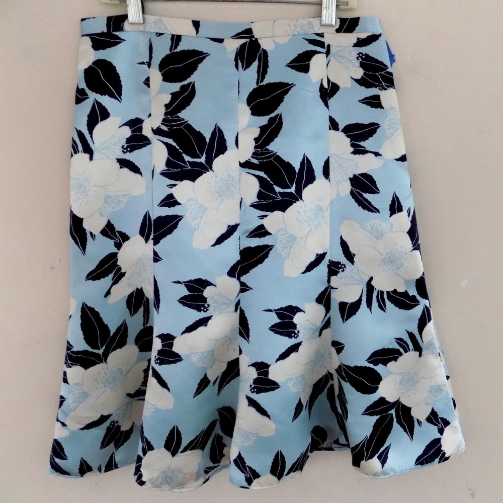 Swirly silk satin skirt 4 Blue floral print Panels Lined Flared Banana Republic